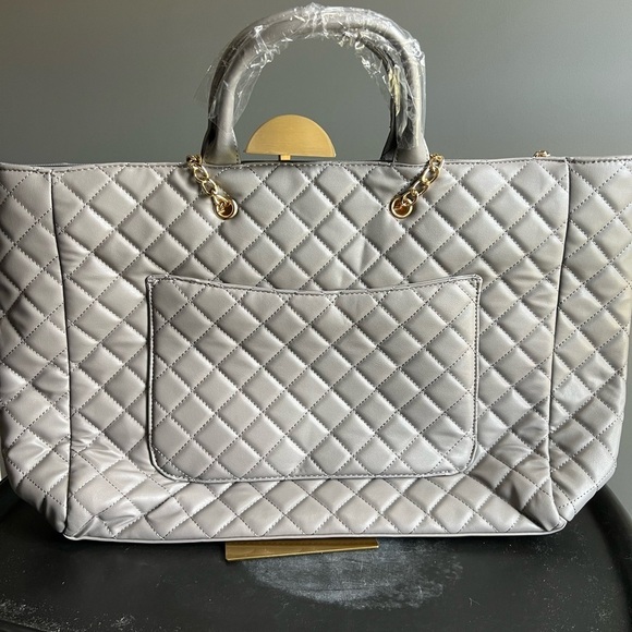 Gilda Paris Large Grey Vegan Leather Quilted Travel Tote Bag with Gold Hardware. - Picture 4 of 7